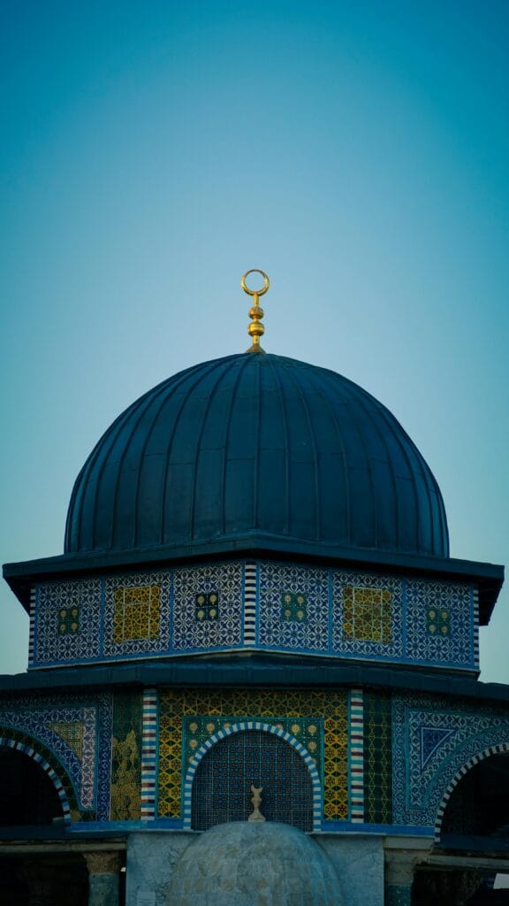 pexels-photo-19838212-19838212 Vertical shot of the Dome of the Chain at dusk in Jerusalem, showcasing intricate Islamic architecture.